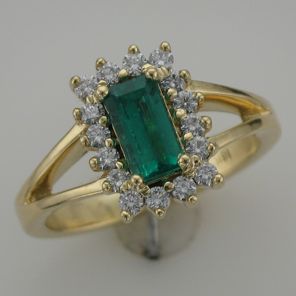 1K Emerald ring 18K yellow Gold